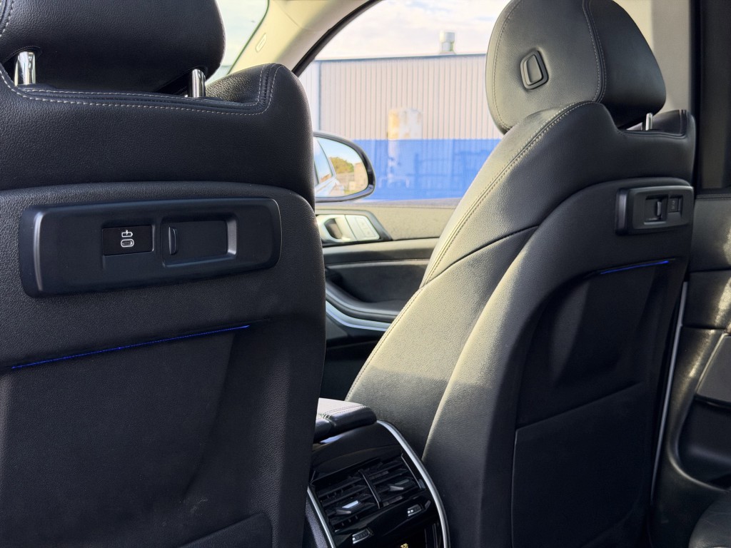 2021 BMW X7 Image 38