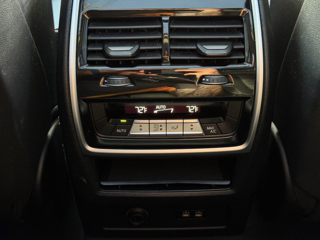 2021 BMW X7 Image 40