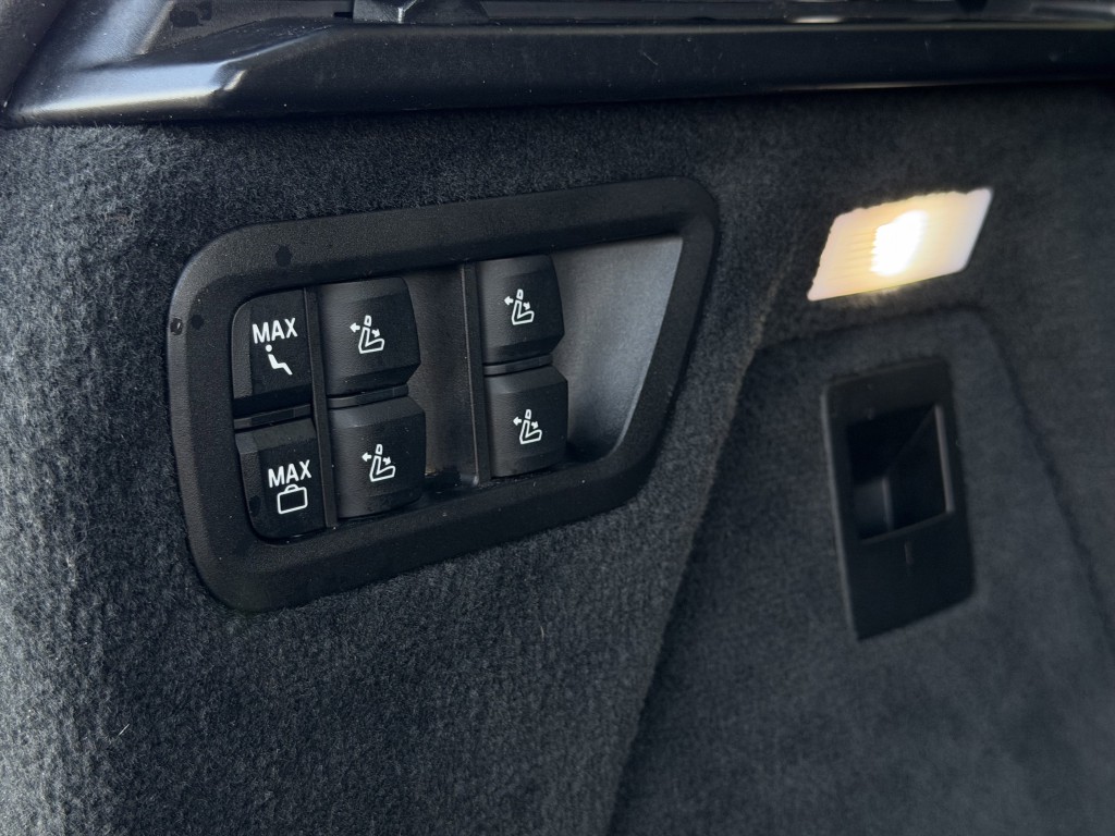 2021 BMW X7 Image 42