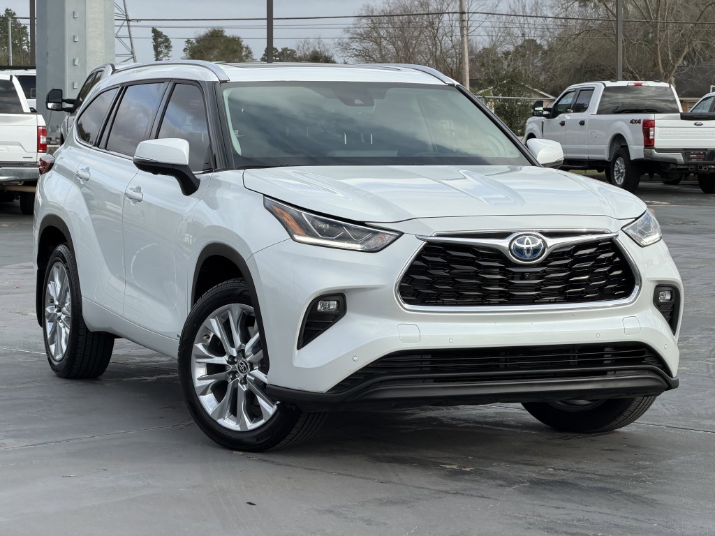 2023 Toyota Highlander Image 3