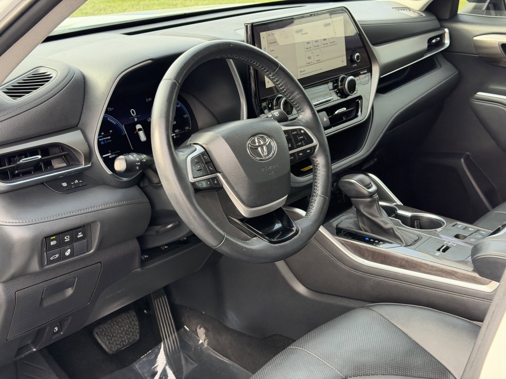 2023 Toyota Highlander Image 12