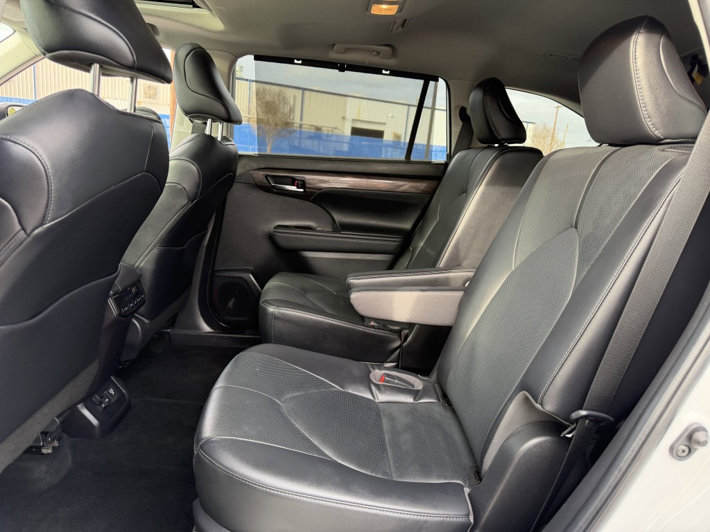 2023 Toyota Highlander Image 30