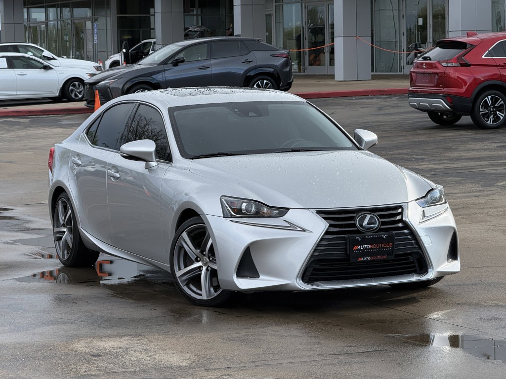 2020 Lexus IS Image 3