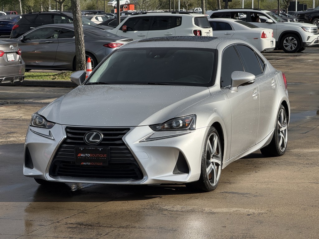 2020 Lexus IS Image 5