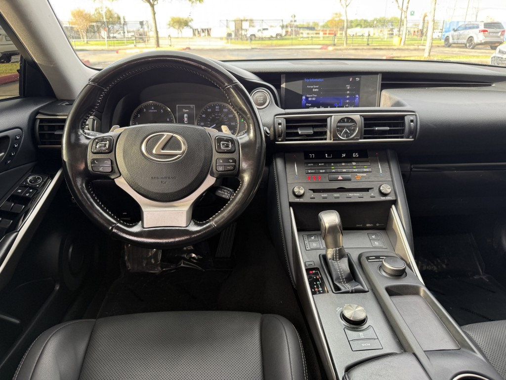 2020 Lexus IS Image 16