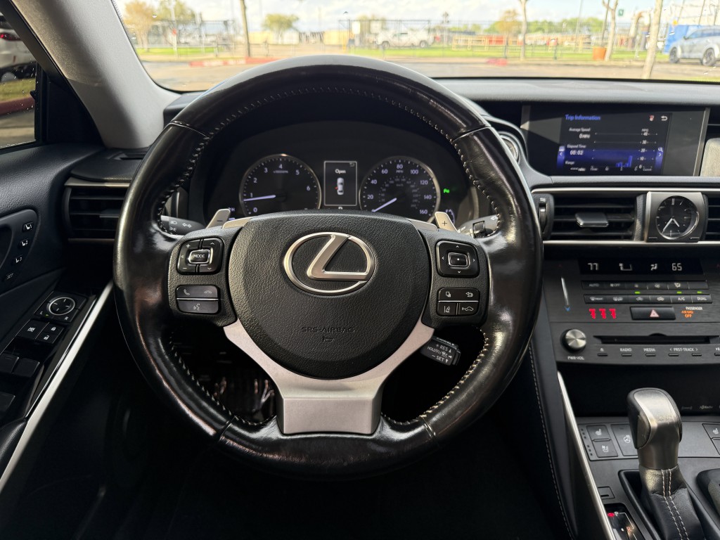 2020 Lexus IS Image 17