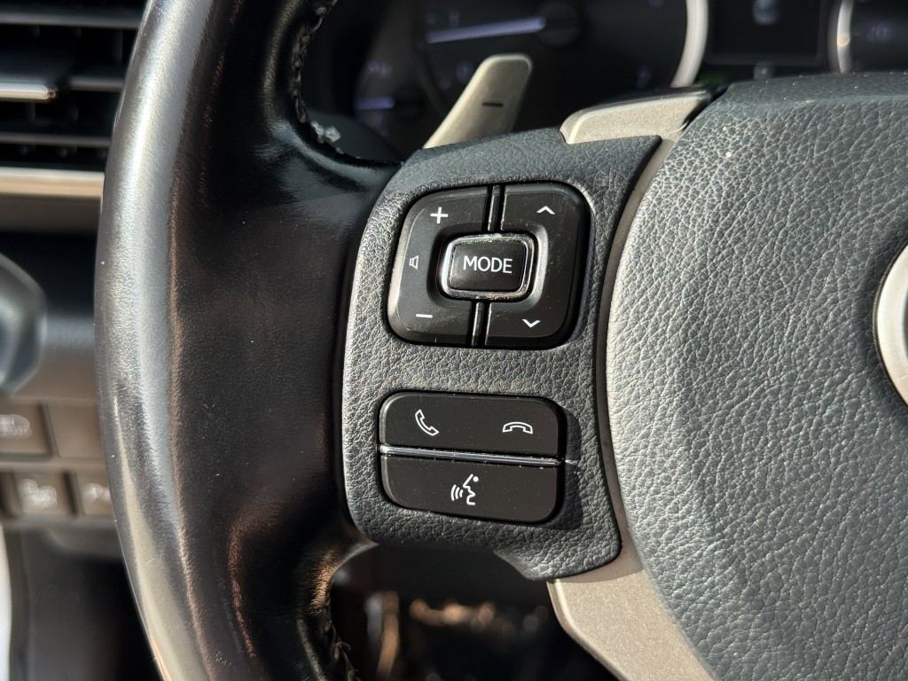 2020 Lexus IS Image 18