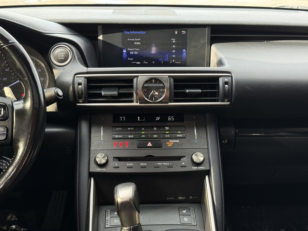 2020 Lexus IS Image 21