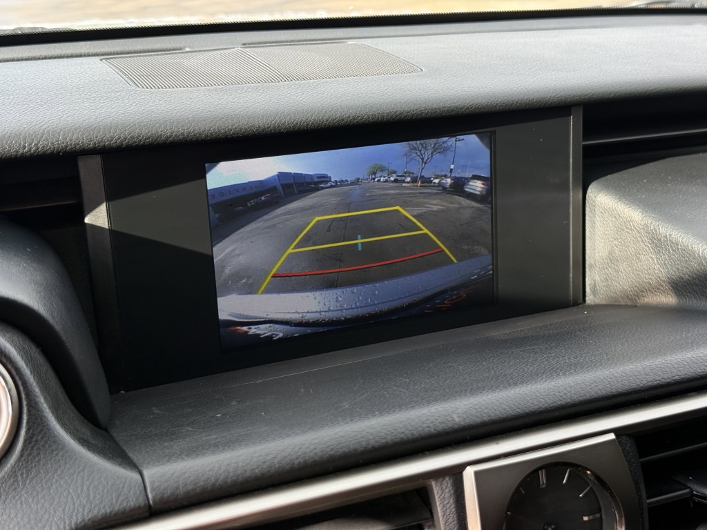 2020 Lexus IS Image 22