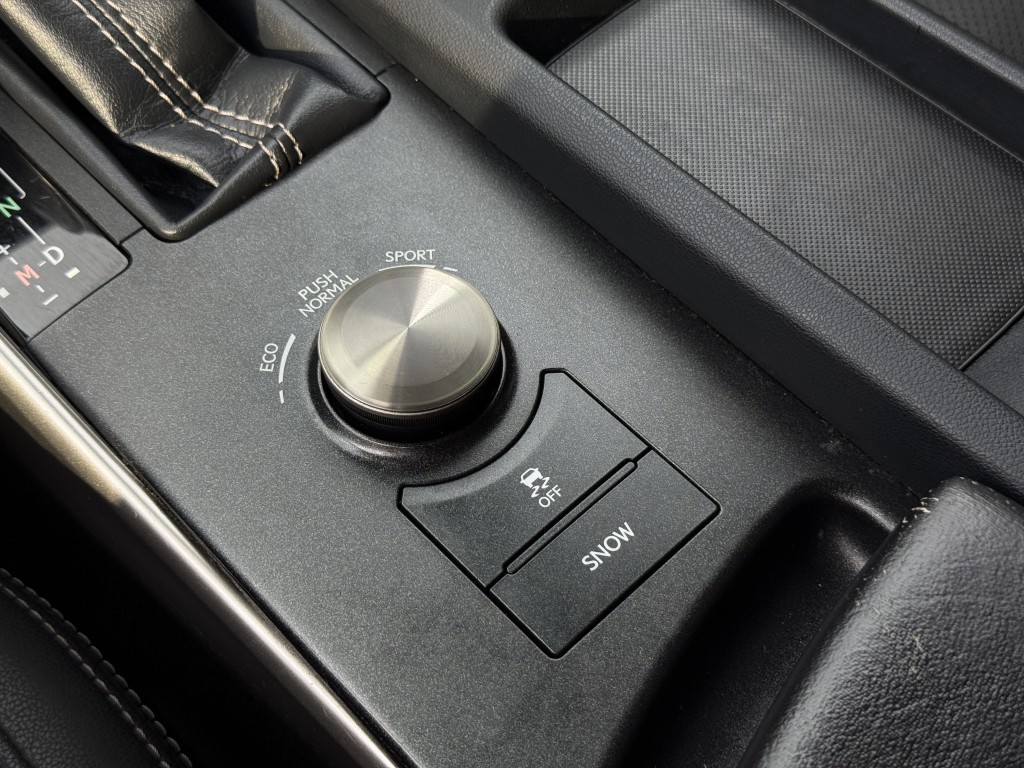 2020 Lexus IS Image 24