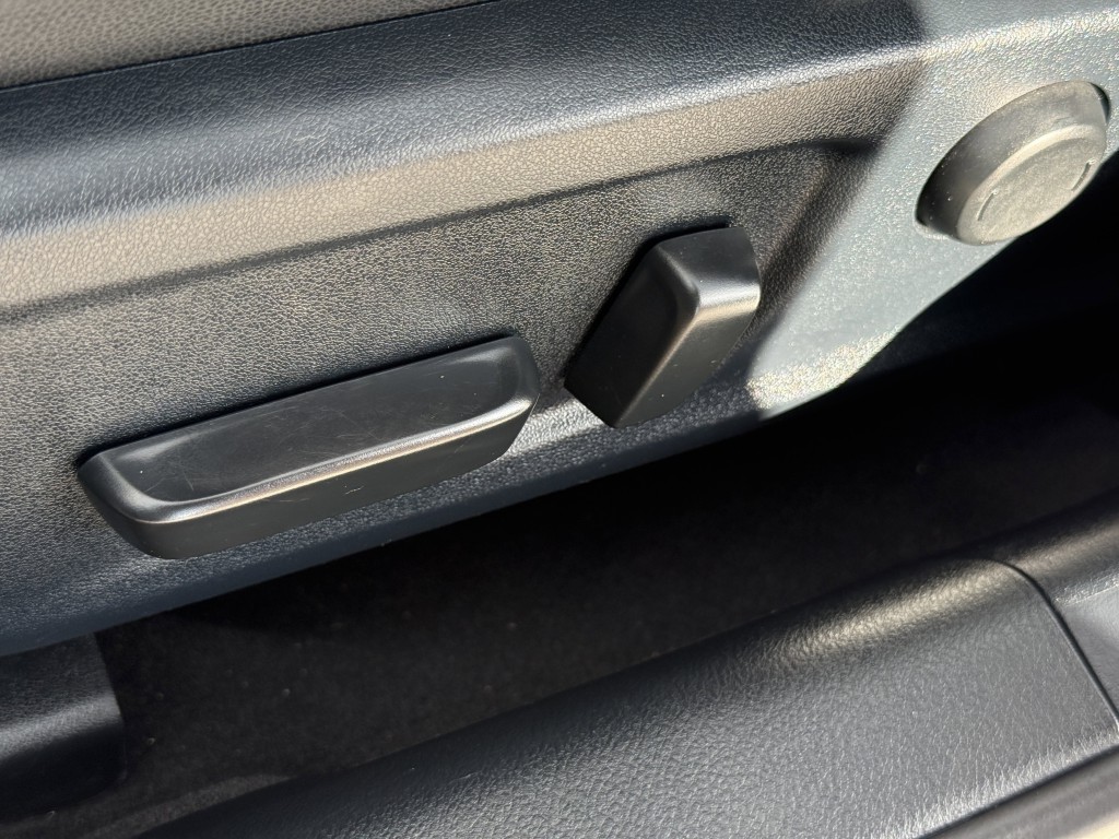 2020 Lexus IS Image 28