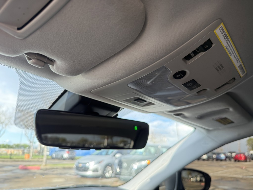 2020 Lexus IS Image 30