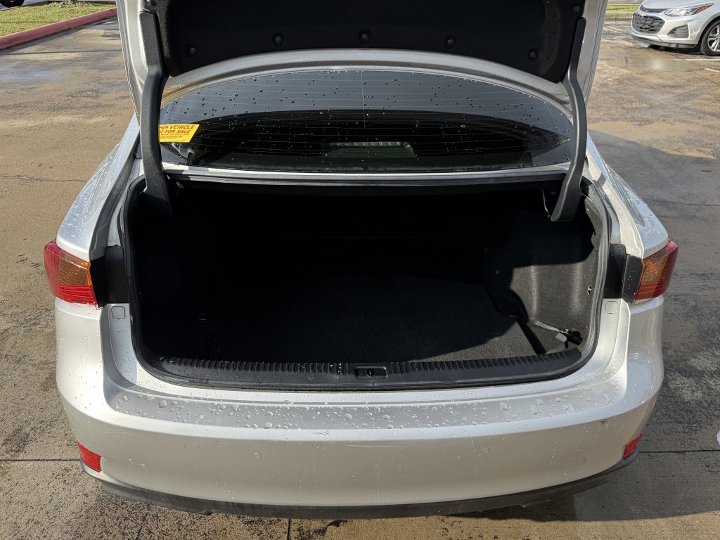 2020 Lexus IS Image 34