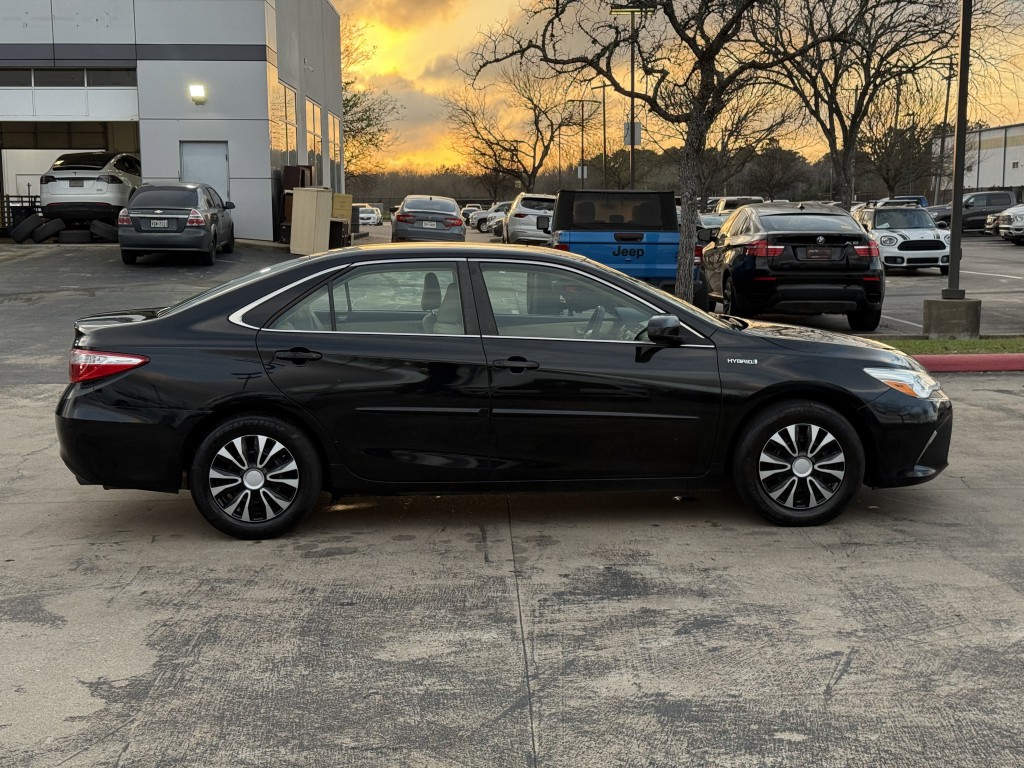 2015 Toyota Camry Image 9