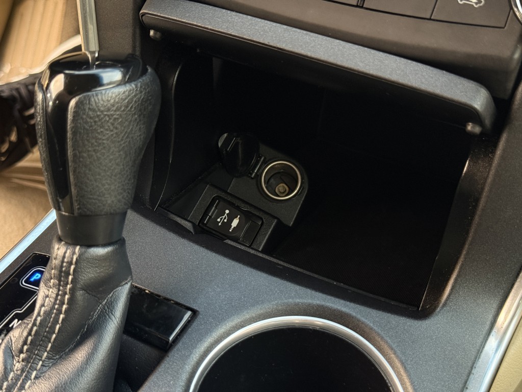 2015 Toyota Camry Image 18