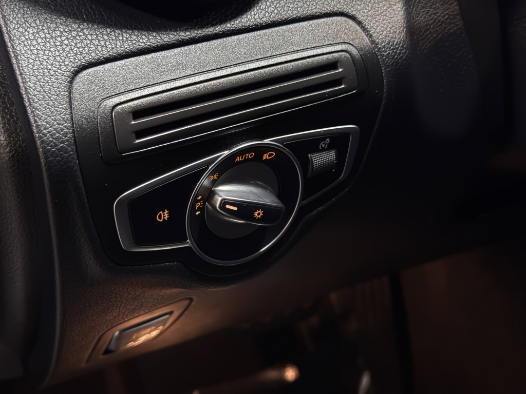 2019 Mercedes-Benz GLC-Class Image 25