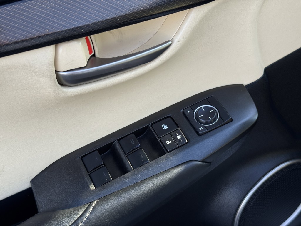 2016 Lexus NX 200t Image 24