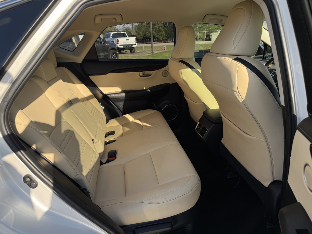 2016 Lexus NX 200t Image 28