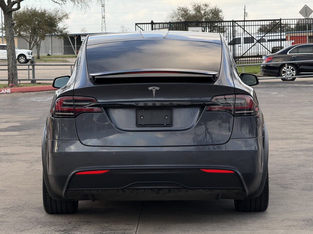 2022 Tesla Model X Image 8
