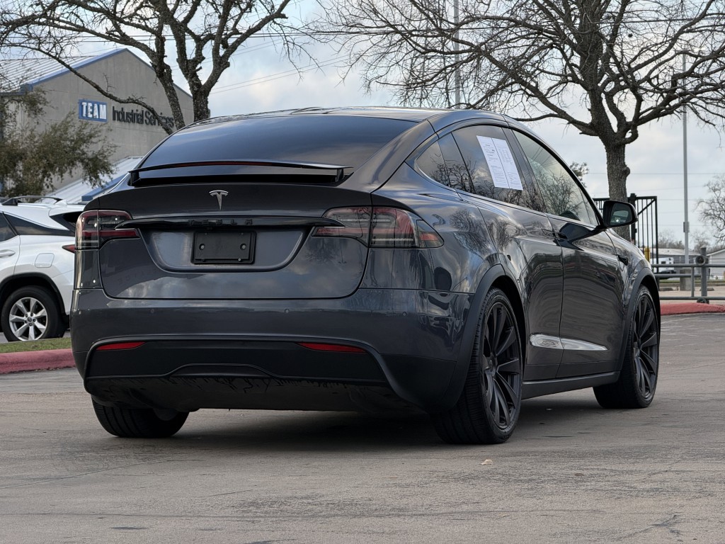 2022 Tesla Model X Image 10
