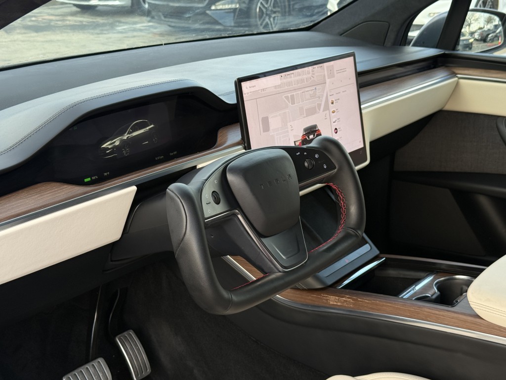 2022 Tesla Model X Image 13