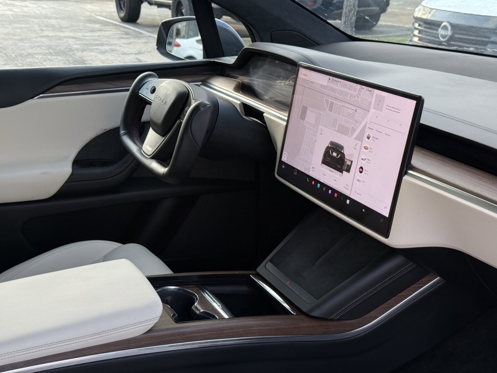 2022 Tesla Model X Image 14
