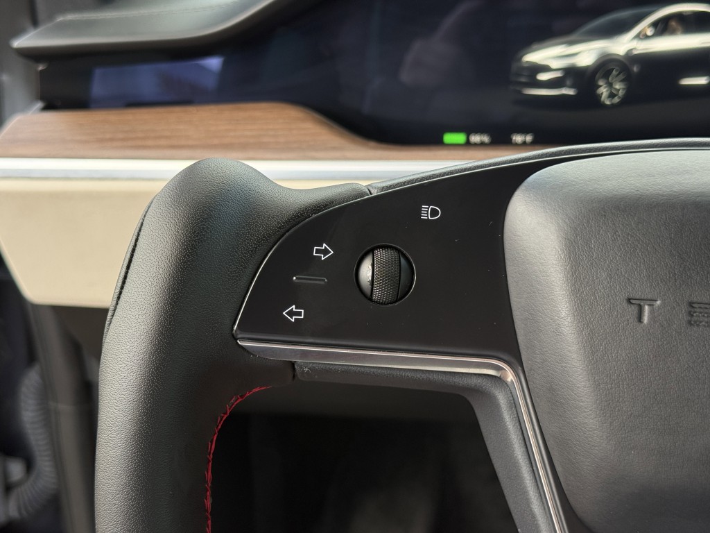 2022 Tesla Model X Image 17