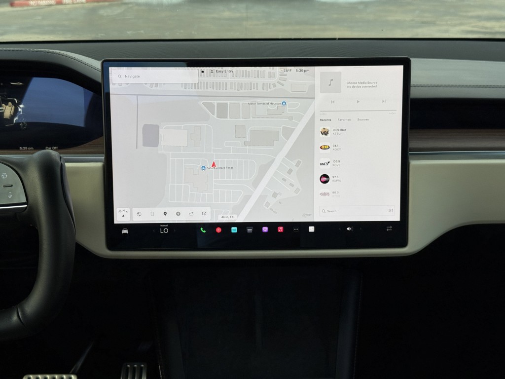 2022 Tesla Model X Image 21