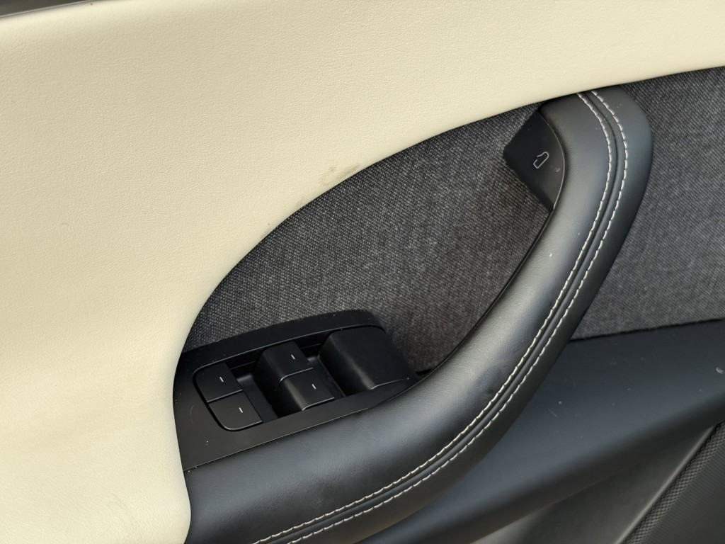 2022 Tesla Model X Image 25