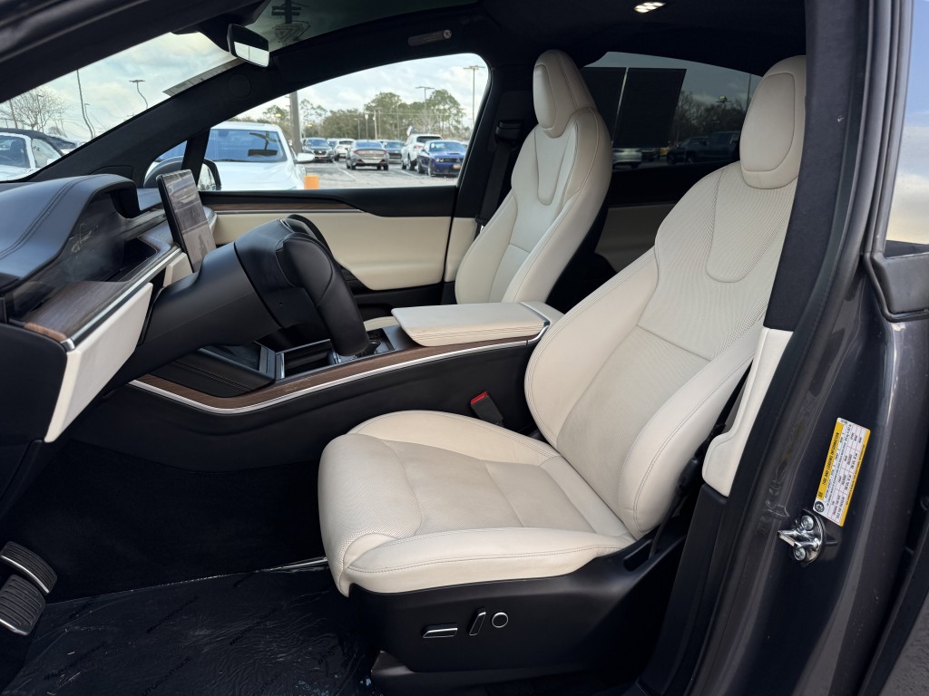 2022 Tesla Model X Image 26