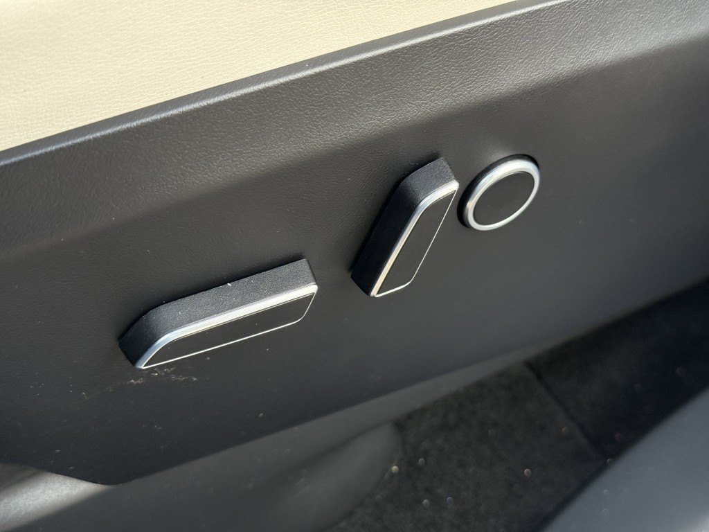 2022 Tesla Model X Image 27