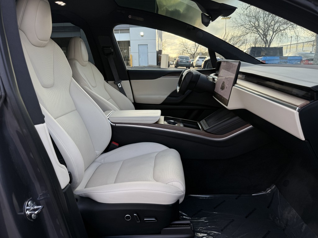 2022 Tesla Model X Image 28