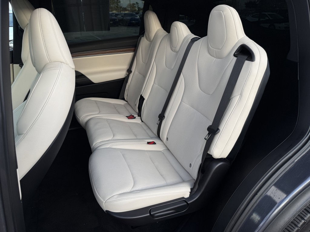 2022 Tesla Model X Image 33