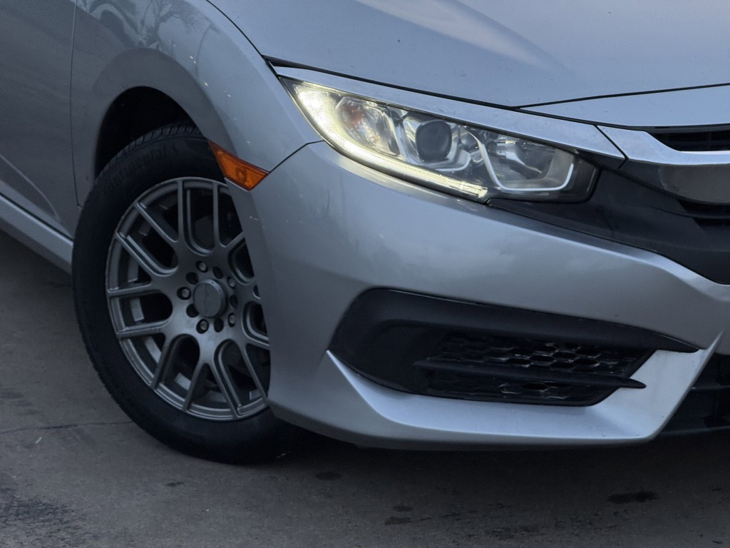 2017 Honda Civic Image 9