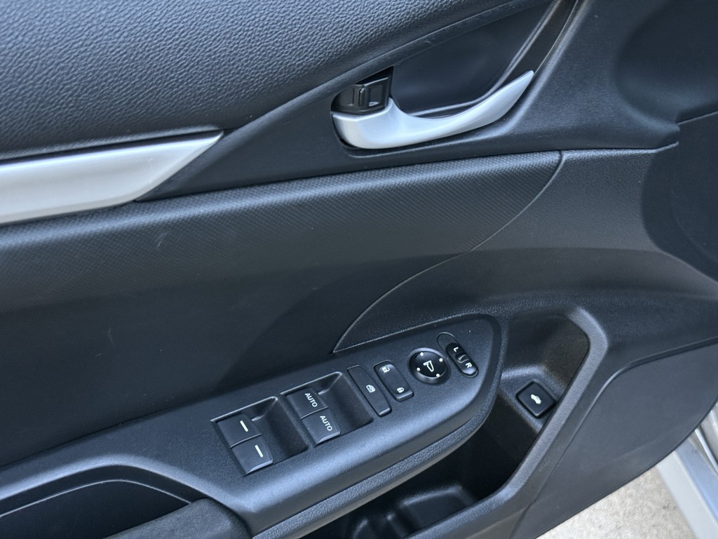 2017 Honda Civic Image 23