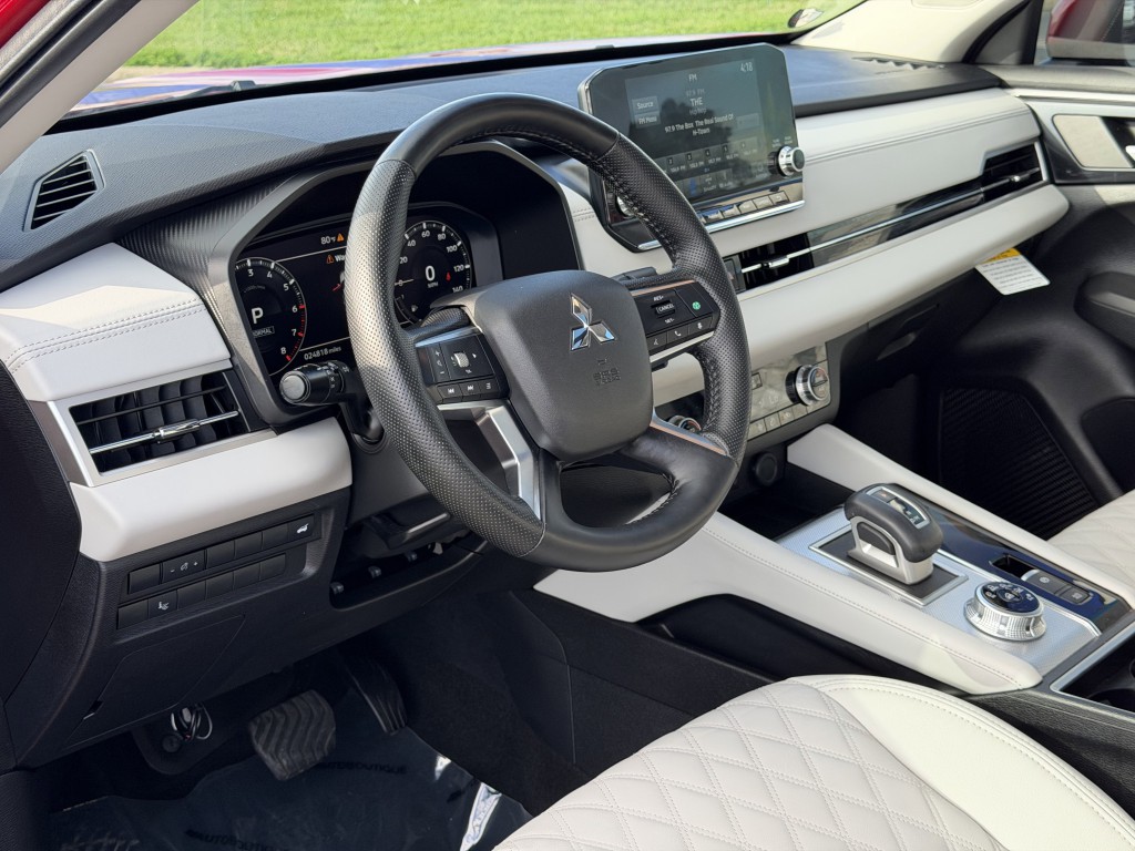 2024 Mitsubishi Outlander Image 12