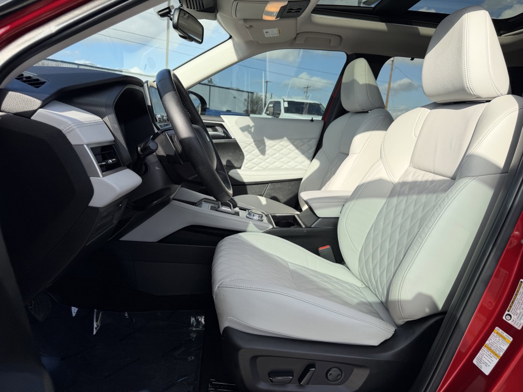 2024 Mitsubishi Outlander Image 23