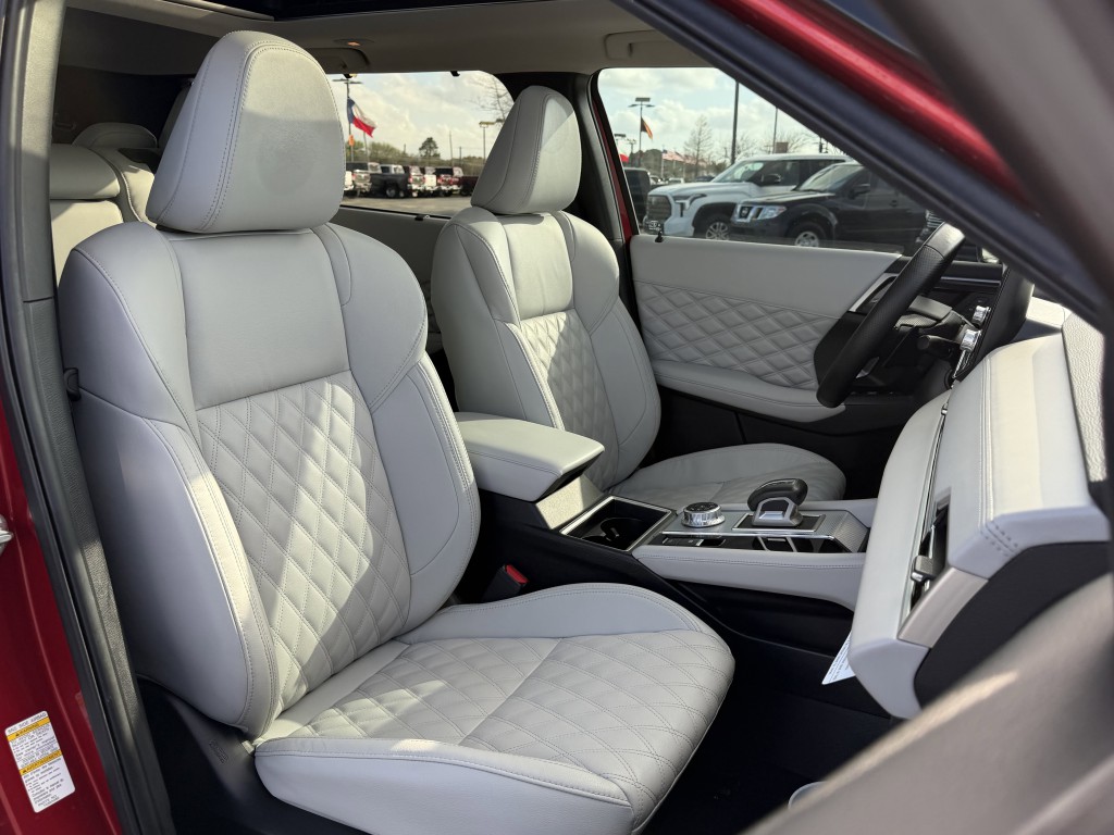 2024 Mitsubishi Outlander Image 24