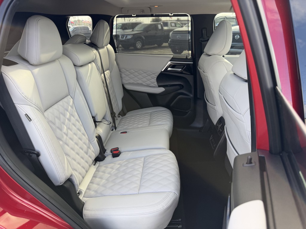 2024 Mitsubishi Outlander Image 25