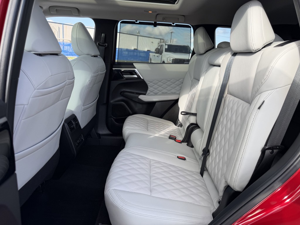 2024 Mitsubishi Outlander Image 27