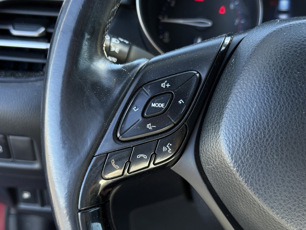 2018 Toyota C-HR Image 17