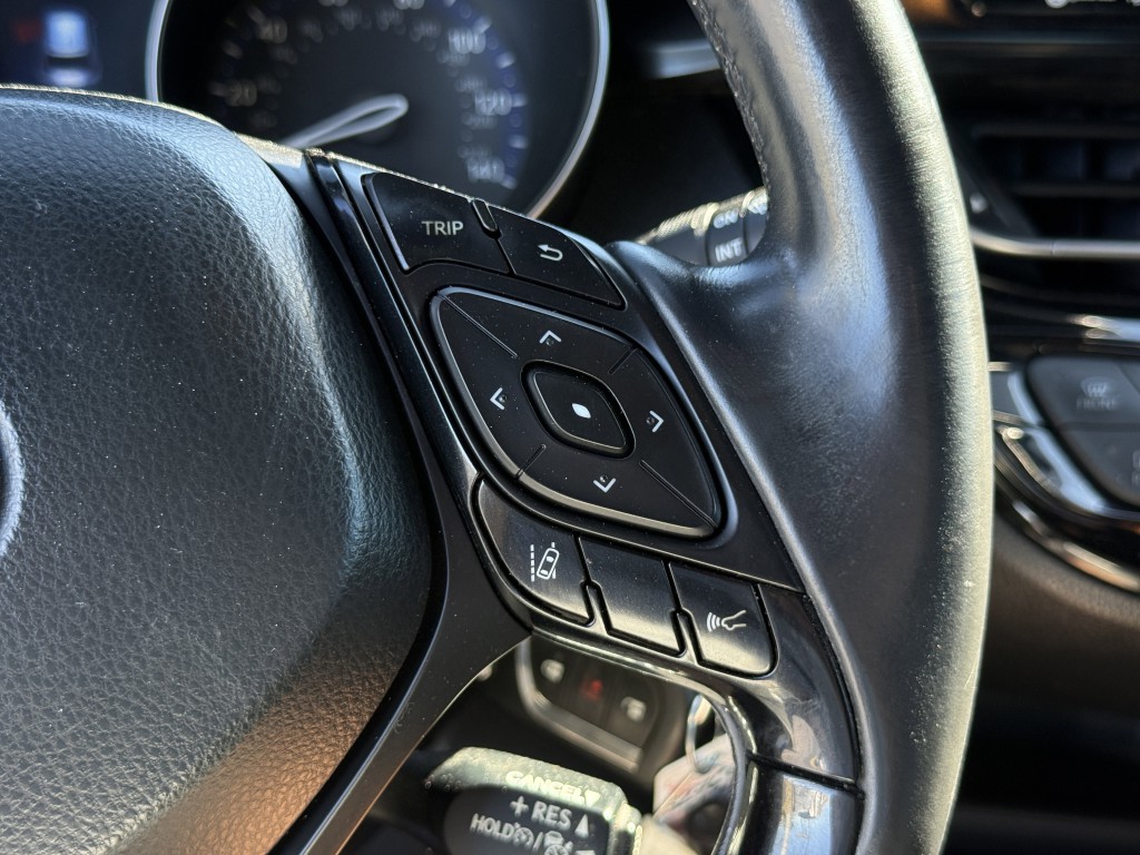 2018 Toyota C-HR Image 18