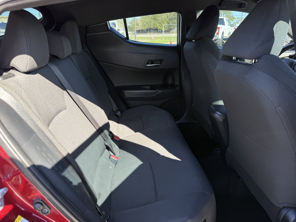 2018 Toyota C-HR Image 28