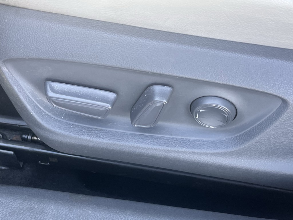 2021 Toyota Camry Image 19