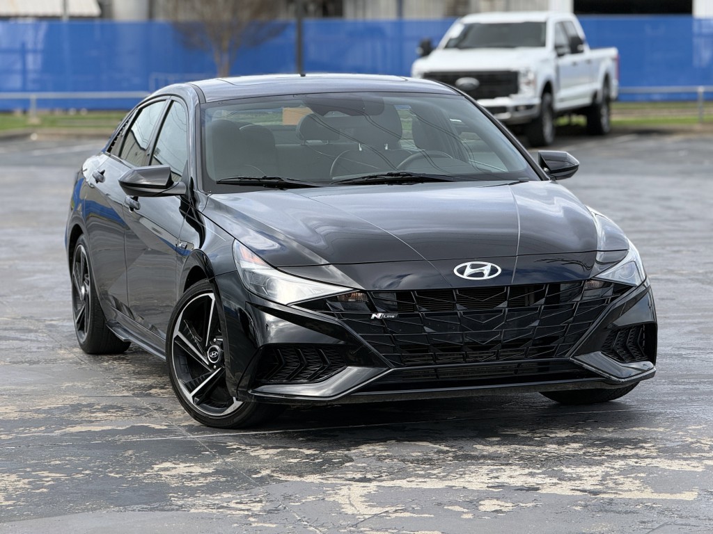 2022 Hyundai Elantra Image 3
