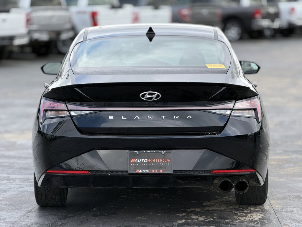 2022 Hyundai Elantra Image 8