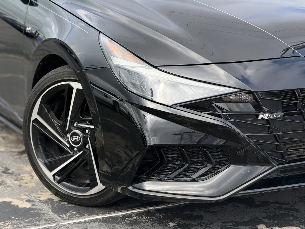 2022 Hyundai Elantra Image 9