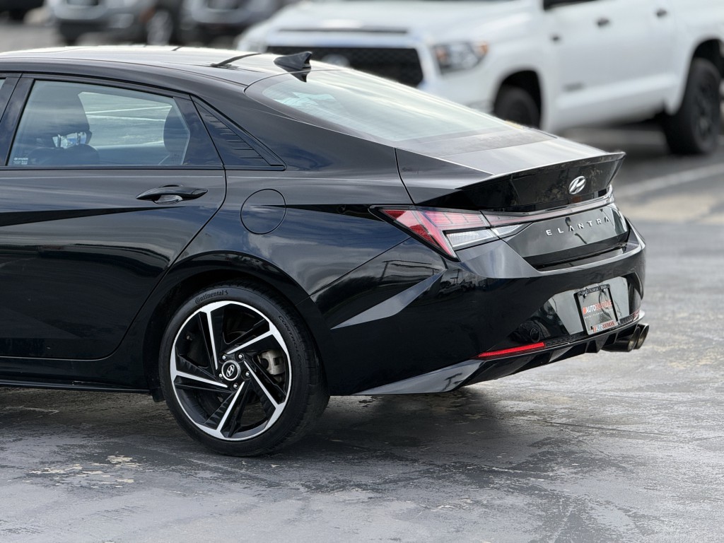 2022 Hyundai Elantra Image 11