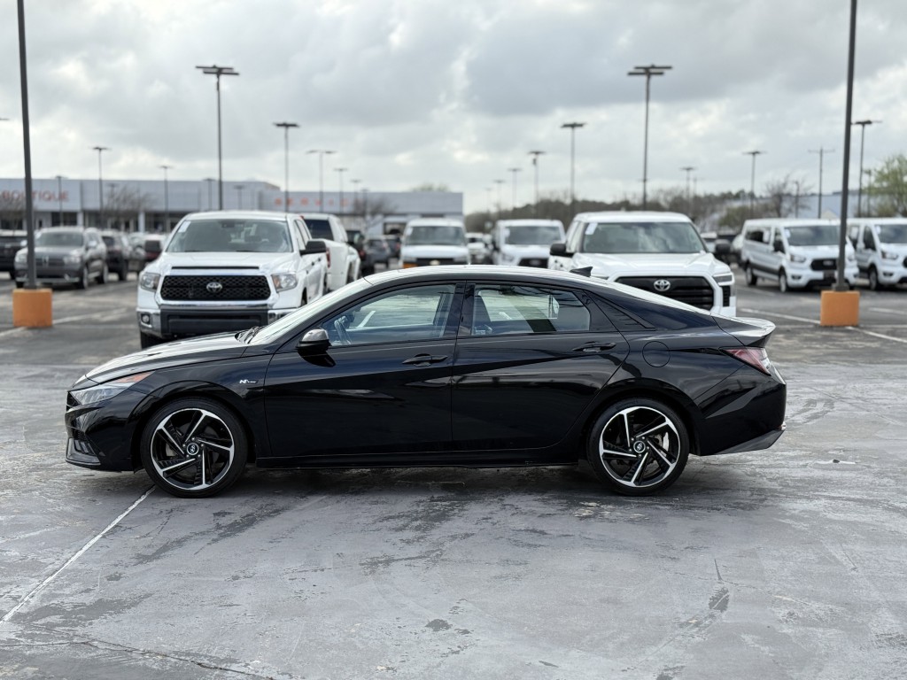 2022 Hyundai Elantra Image 13