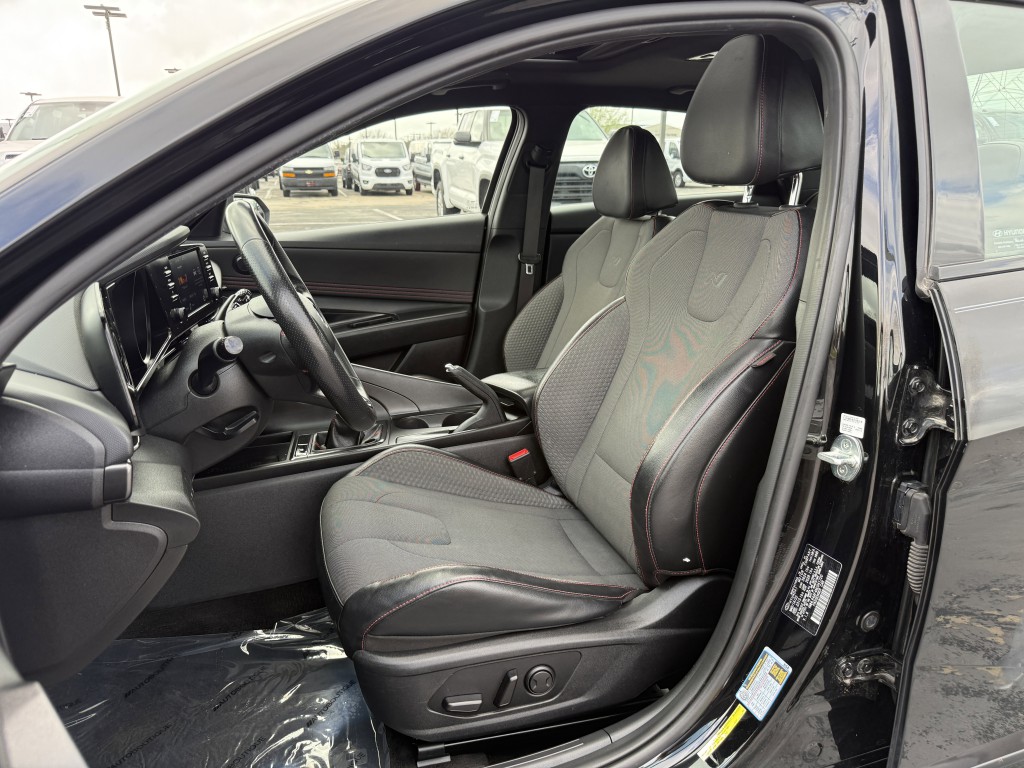 2022 Hyundai Elantra Image 27